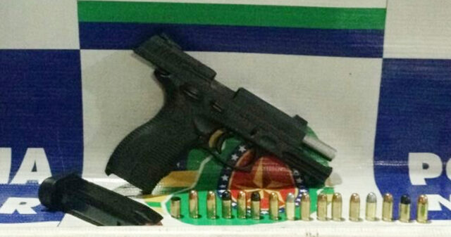 PM apreende arma de fogo, várias munições e conduz dois suspeitos à Delegacia