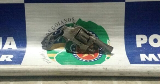 Policia Militar apreende menor pelo crime de porte ilegal de arma de fogo
