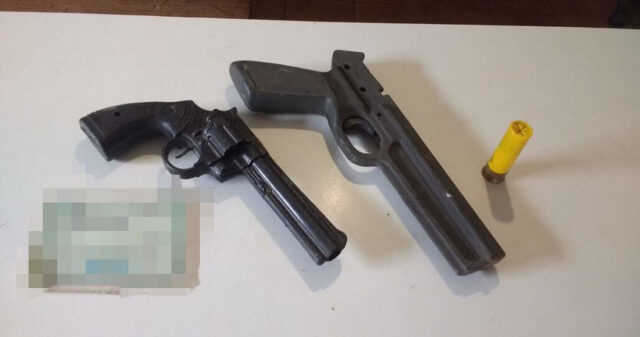 Em Ipameri, homem com diversas passagens por Roubo e Furto, é preso com munição e simulacros de arma de fogo