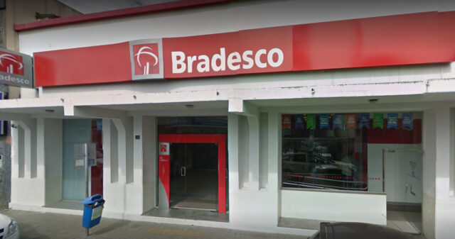 Cliente do Bradesco diz que atendimento da agência local é burocrática e demorada
