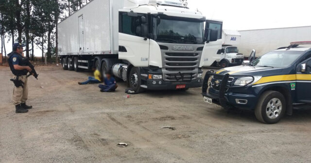 Em Catalão, PRF recupera carga de defensivos agrícolas avaliada em cerca de 1,5 milhão de reais e liberta motorista