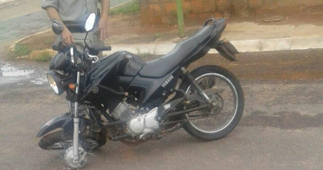 Em Ouvidor, PM recupera moto roubada após se envolver em acidente de trânsito