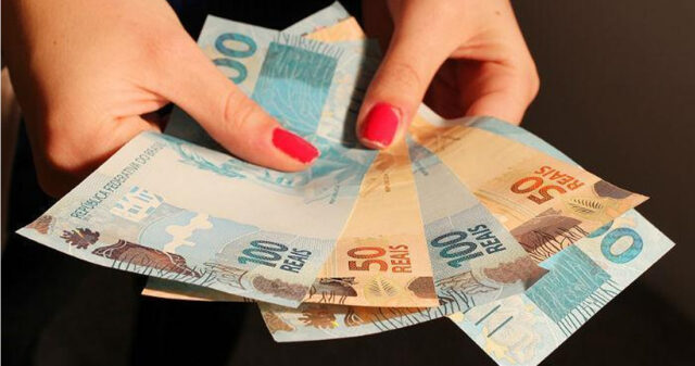 Congresso aprova salário mínimo de R$ 965 para 2018
