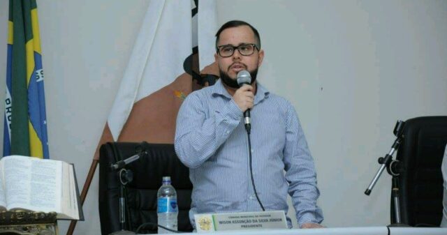 Presidente da Câmara municipal de Ouvidor, Wison Júnior, bate o martelo e continuará Presidente em 2018