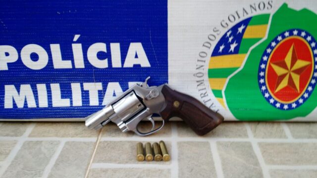 Polícia Militar apreende suspeito com arma de fogo na cidade de Goiandira
