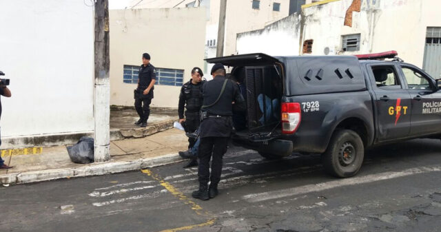 Dois homens foram presos em flagrante por tentativa de roubo a estabelecimento comercial em Catalão