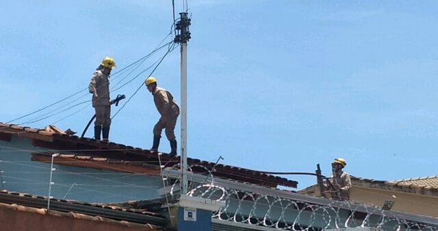 Princípio de incêndio em residência no Bairro Santa Terezinha mobiliza Bombeiros