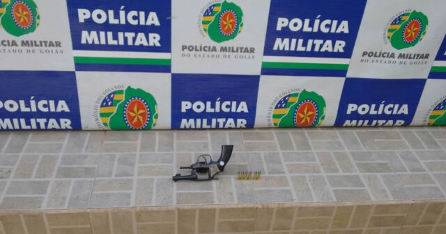 Jovem é preso em flagrante por posse ilegal de arma de fogo