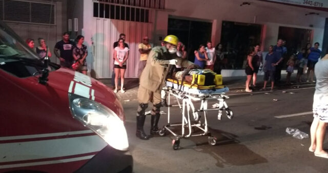 Mulher é atropelada por motociclista no Bairro Nossa Senhora de Fátima