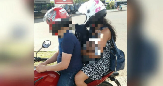 Bebê é transportado entre pai e mãe em motocicleta na BR 050 em Catalão