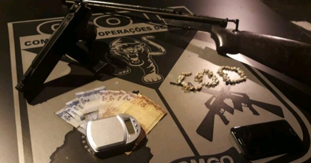 Polícia prende em Ouvidor suspeitos por roubo em residência e por tráfico de drogas