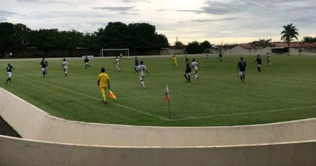 Campeonato municipal de futebol de Ouvidor atrai os torcedores para o Estádio