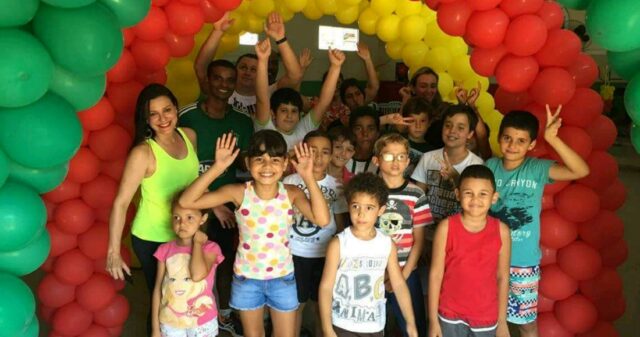 Recepção calorosa para receber às crianças e adolescentes no Projeto Esporte, Cultura e Lazer de Ouvidor
