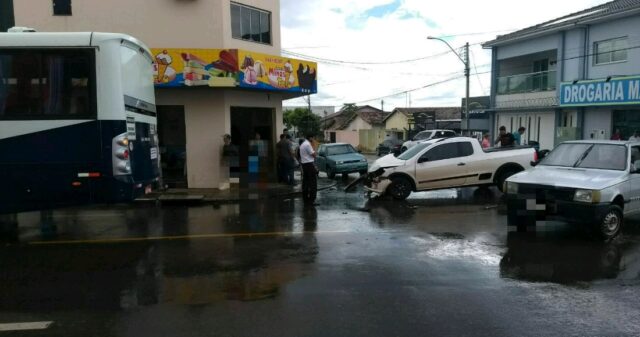 Flagrante de acidente de trânsito na rua Major Pauliano