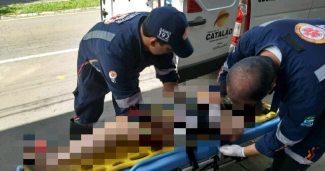 Vazamento de óleo em caminhão causa acidente na Avenida Ricardo Paranhos