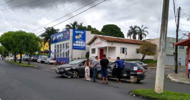 Acidente de trânsito na Avenida João XXIII