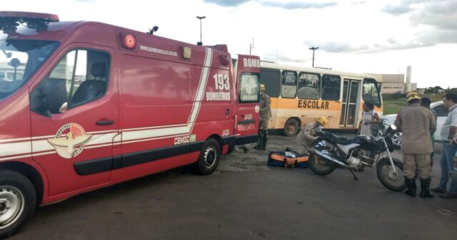 Acidente de trânsito na entrada do Posto Jk