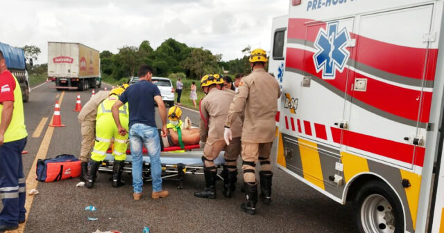 Colisão traseira deixa uma motociclista ferido na BR 050, em Catalão