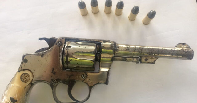 Homem é preso por porte ilegal de arma de fogo durante abordagem policial na GO 506