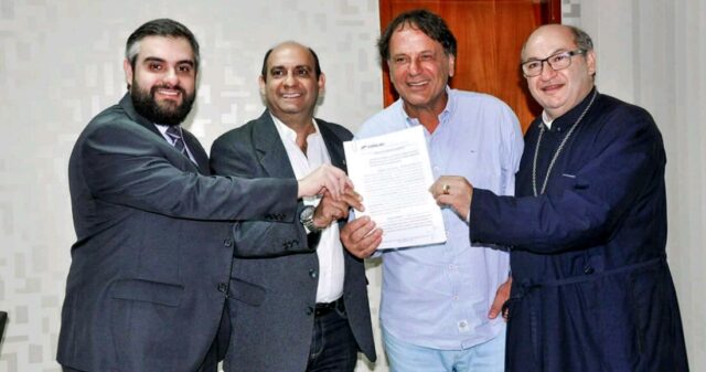 Prefeito Adib Elias realiza doação de terreno para entidades