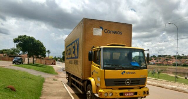 Caminhão dos Correios é tomado em assalto na GO 020 próximo  Cristianópolis/GO