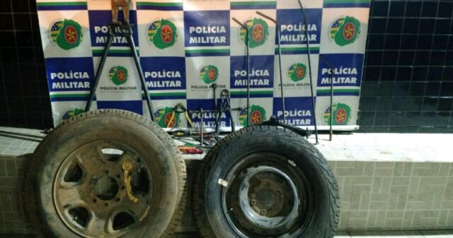 Polícia Militar prende dois suspeitos por furtos de pneus, em Catalão