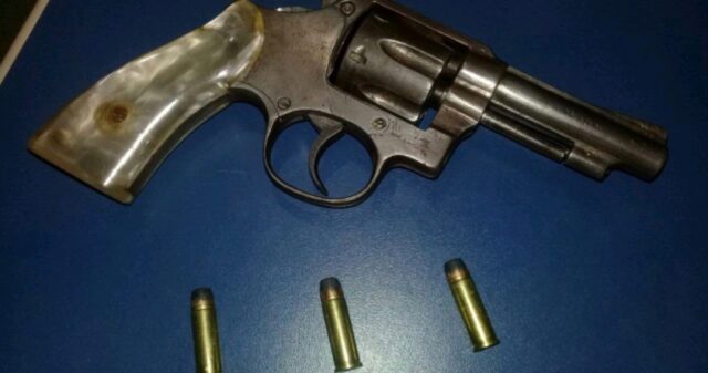 Jovem é preso em flagrante por porte Ilegal de arma de fogo de uso permitido em Campo Alegre de Goiás