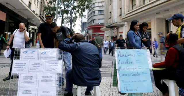 Desemprego sobe a 12,6% em fevereiro e atinge 13,1 milhões de pessoas