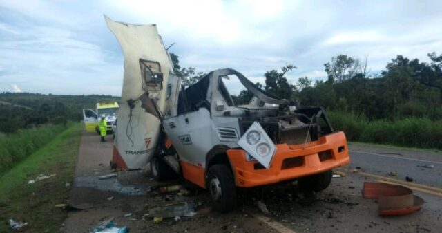 Bandidos explodem carro-forte na BR-040, em Cristalina