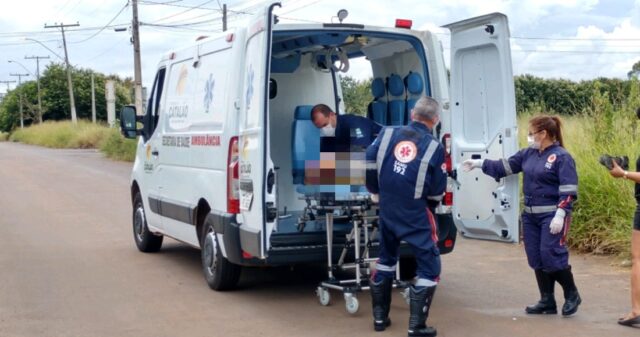 Motorista foge após colidir contra moto em Catalão
