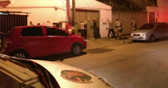 Polícia Militar prende suspeitos por tráficos de drogas e acaba com "boca de fumo" durante a "Operação Robatori"