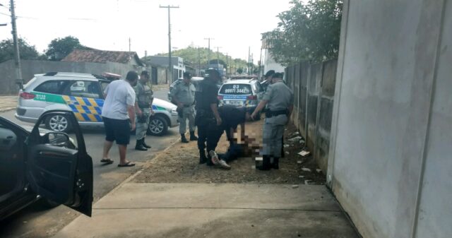 Polícia Militar captura três agressores da sociedade por tentativa de furto de veículo.