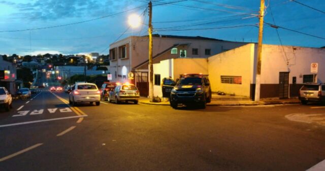 Polícia Militar prende dois suspeitos por tráfico de droga e apreende entorpecentes, em Catalão