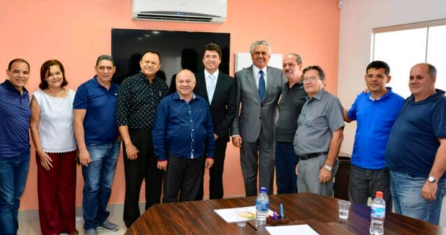 Em busca de apoio, Caiado se aproxima de líderes evangélicos