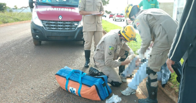 Jovem fica ferida após queda de moto na Avenida Dr Lamartine