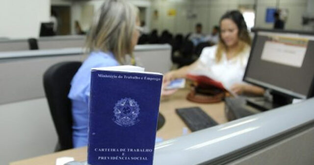 Senado aprova proposta que permite saque do FGTS a quem pede demissão
