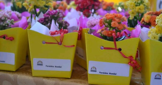 Ouvidor: Crianças homenageiam as Mamães pelo seu dia.