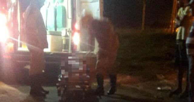 Mulher fica ferida após atropelar cachorro