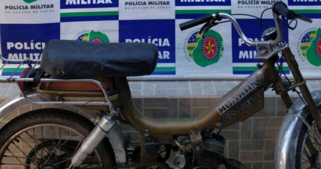 Polícia Militar recupera ciclomotor e apreende entorpecentes