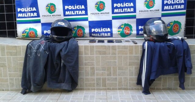 Polícia Militar prende criminosos, recupera moto e celulares roubado