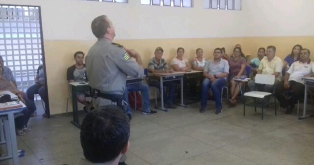 PM realiza palestra no  Colégio Major Emidio, em Campo Alegre de Goiás