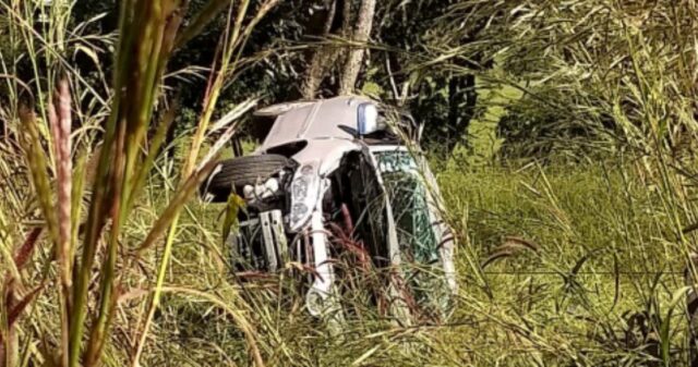 Três pessoas ficam feridas durante capotamento na GO 330 entre Pires do Rio e Orizona.