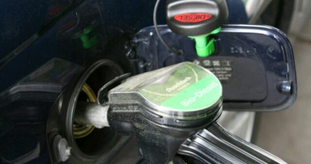 Após 5 altas, Petrobras anuncia redução do preço do diesel e da gasolina