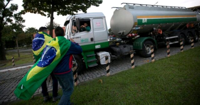 TST considera ilegal greve dos petroleiros e aplica multa diária de R$ 500 mil