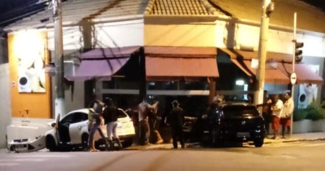 Mulher fica ferida em acidente de trânsito no Bairro São João