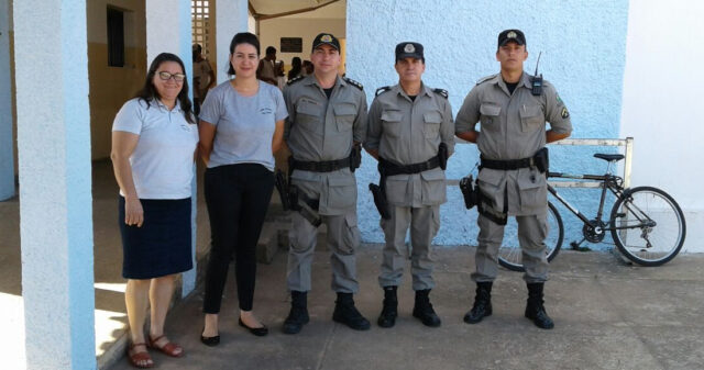 Policia Militar visita Colégio Major Emídio em Campo Alegre de Goiás