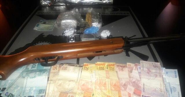 CPR/COD prende homem e apreende menor com drogas, em Corumbaíba