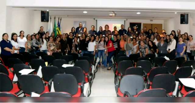 Interação marca primeiro dia do curso de primeiros socorros ministrado aos profissionais da educação