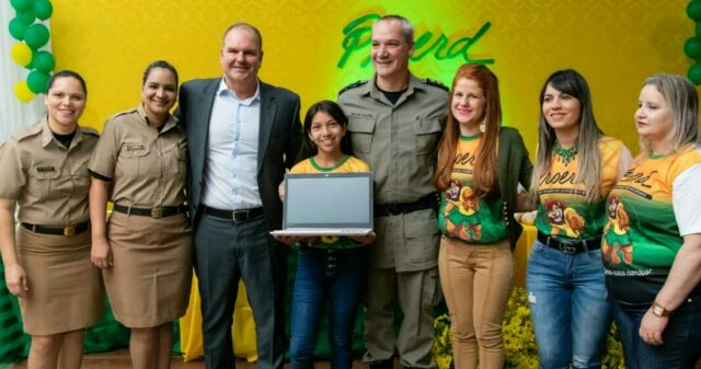 Estudantes recebem certificado de formatura do Proerd em Catalão
