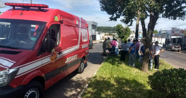 Flagrante de acidente de trânsito colisão entre carro e moto no Bairro Santa Cruz